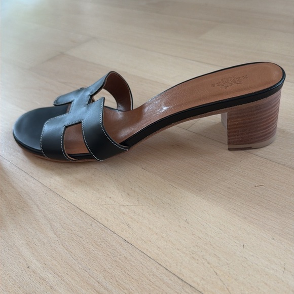 Hermes sandals with a small block heel - Picture 2 of 3